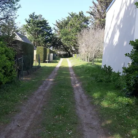A 150m De La * Denneville
